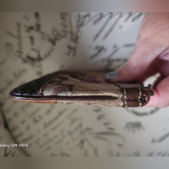 COACH Mix Patchwork  Leopard Leather Signature Wristlet Universal EUC - Picture 4 of 6